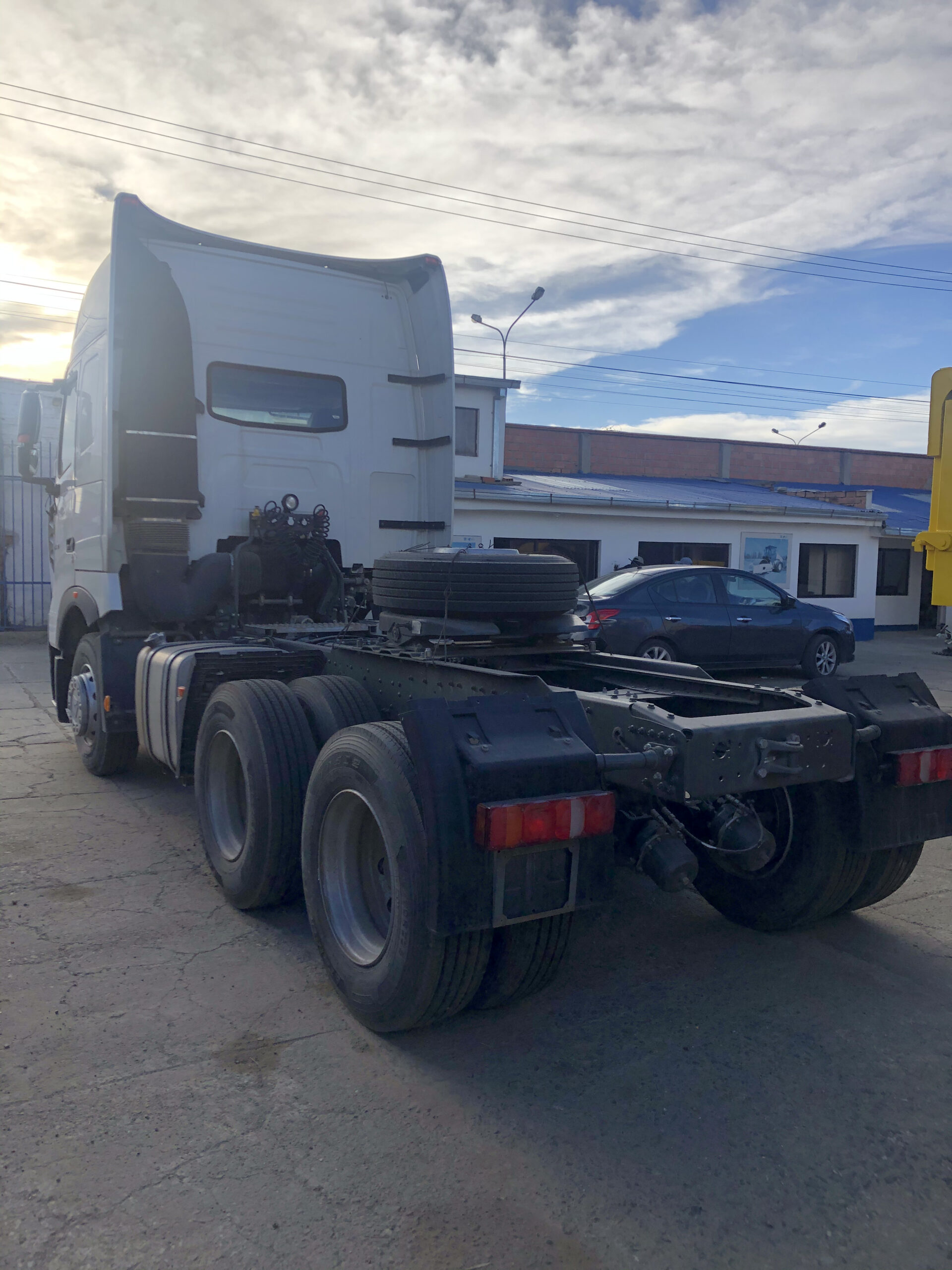tracto-cami-n-sitrak-480-lanpabol-srl